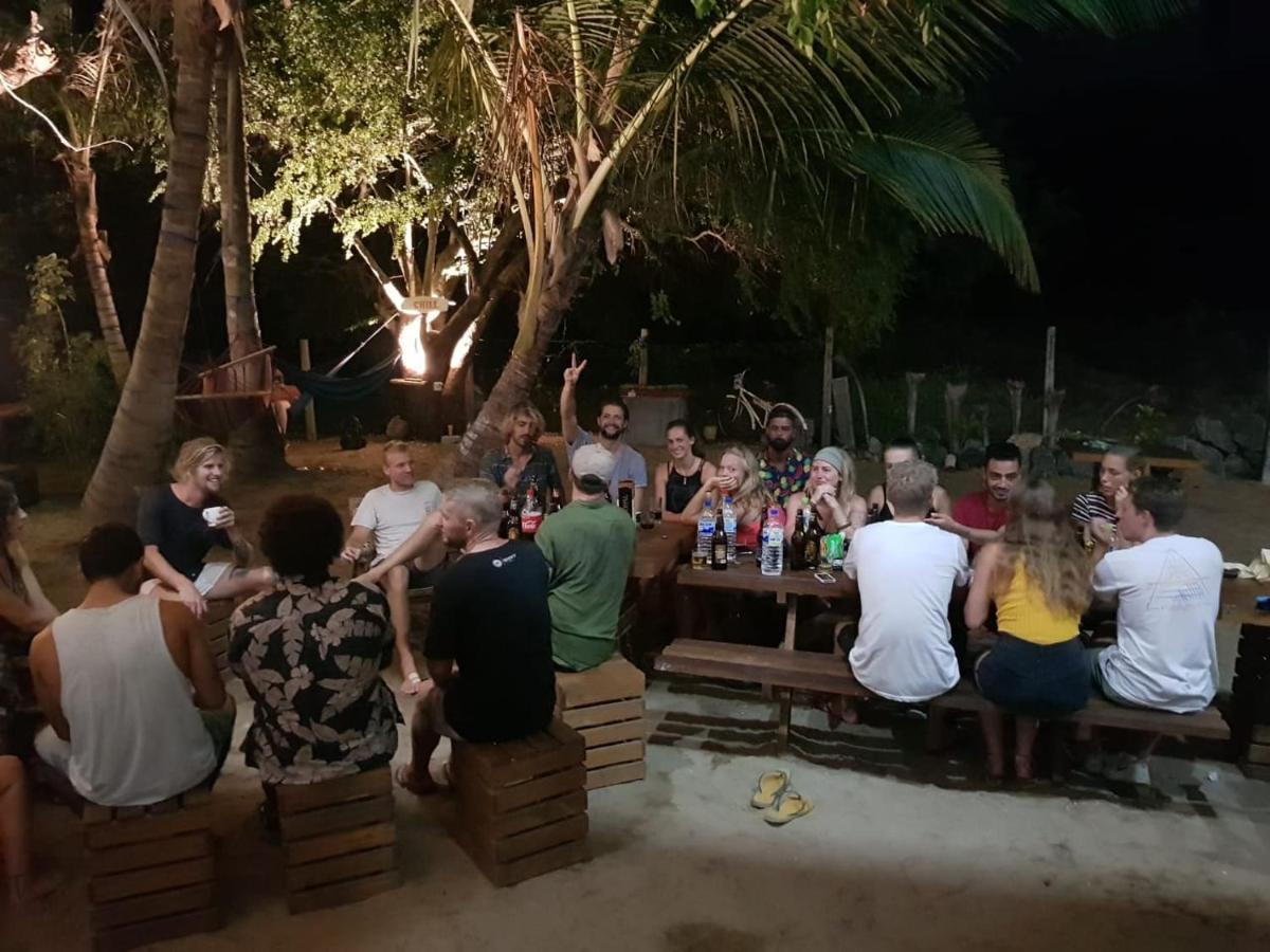 Hangover Hostels Arugam Bay Buitenkant foto
