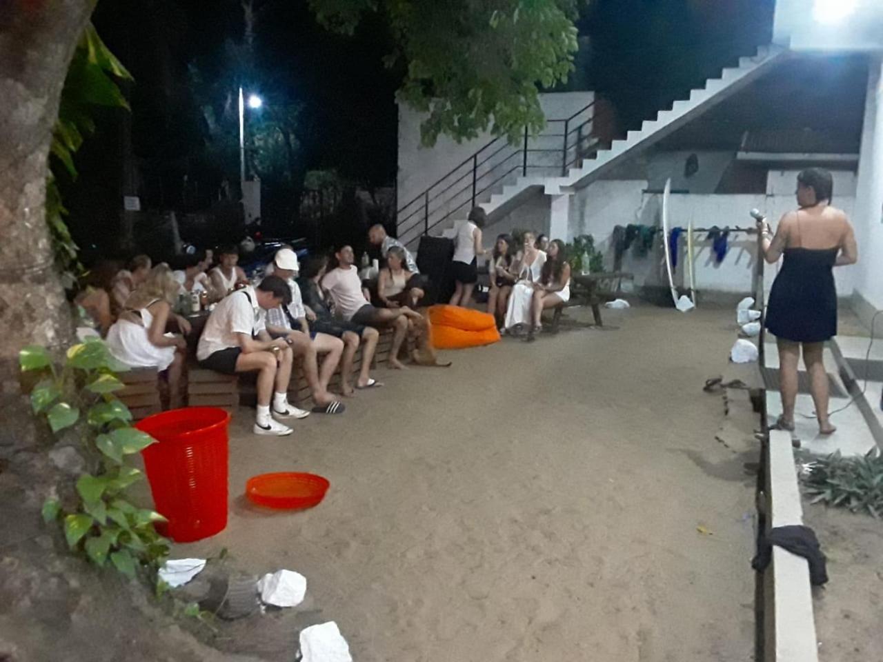 Hangover Hostels Arugam Bay Buitenkant foto