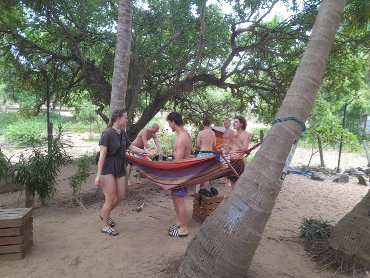 Hangover Hostels Arugam Bay Buitenkant foto