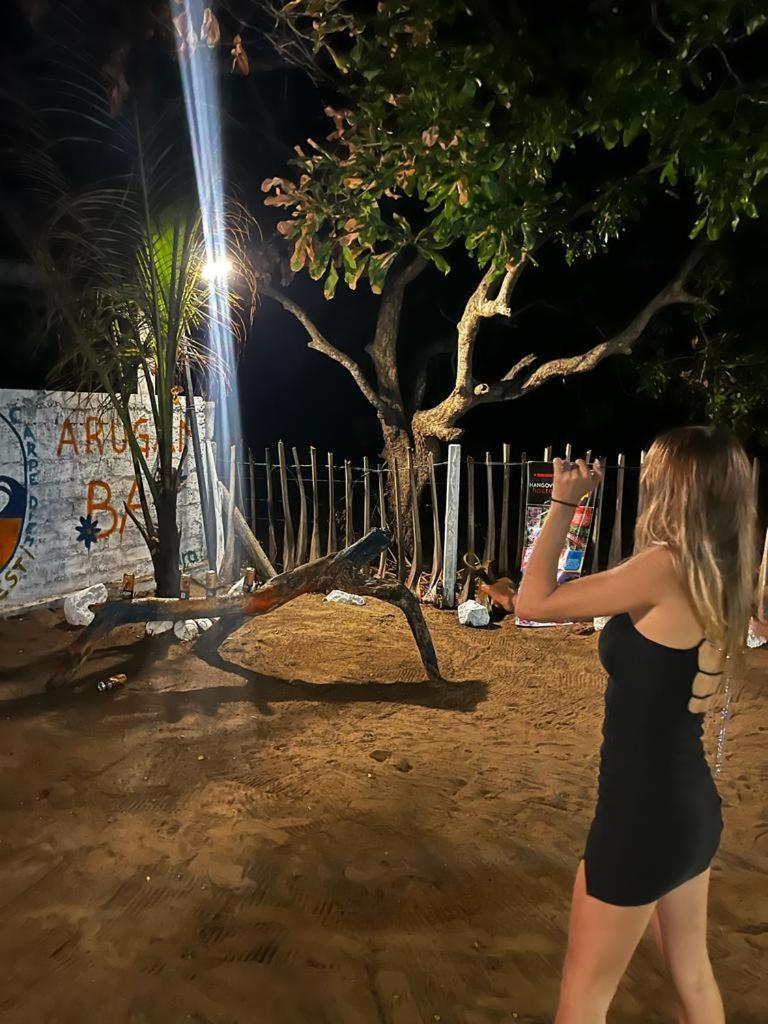 Hangover Hostels Arugam Bay Buitenkant foto