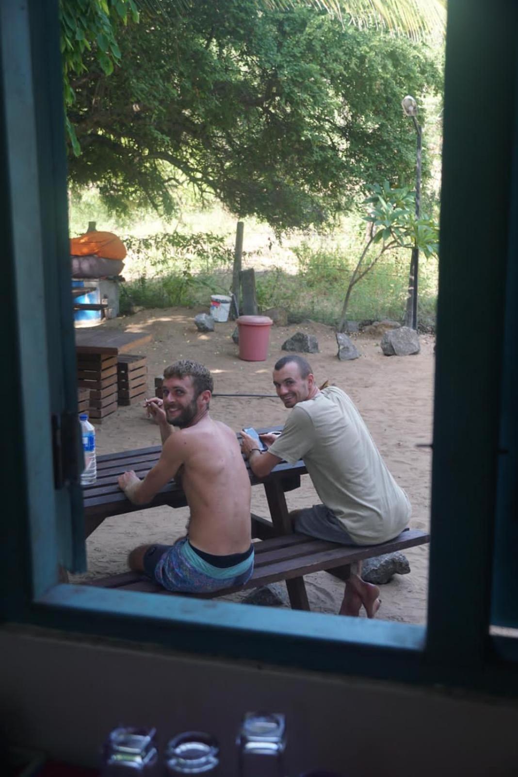 Hangover Hostels Arugam Bay Buitenkant foto