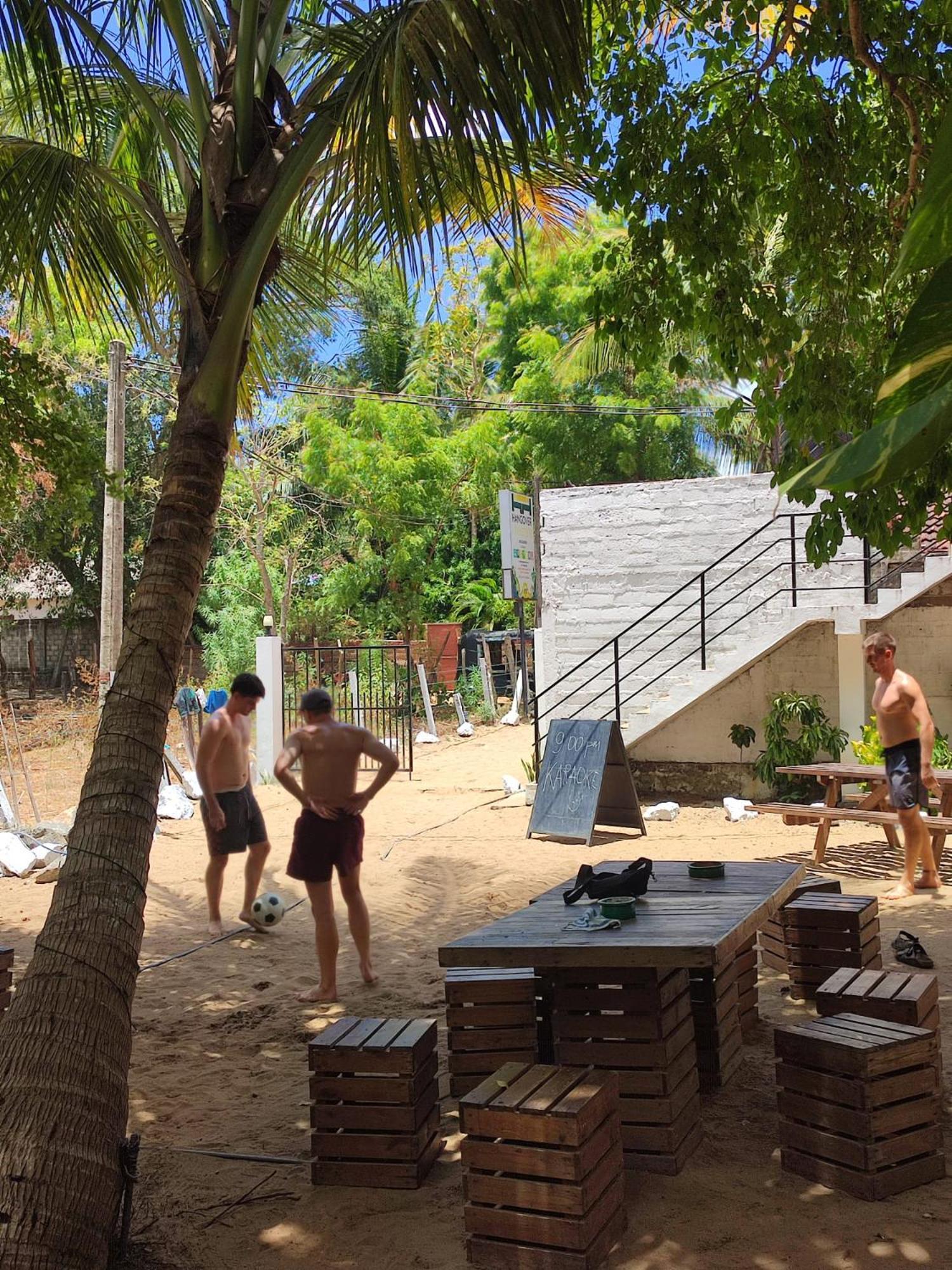 Hangover Hostels Arugam Bay Buitenkant foto